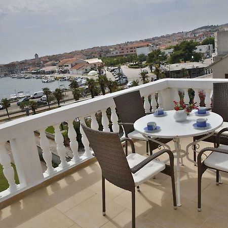 Apartment And Rooms Villa Kolonada 沃迪切 外观 照片