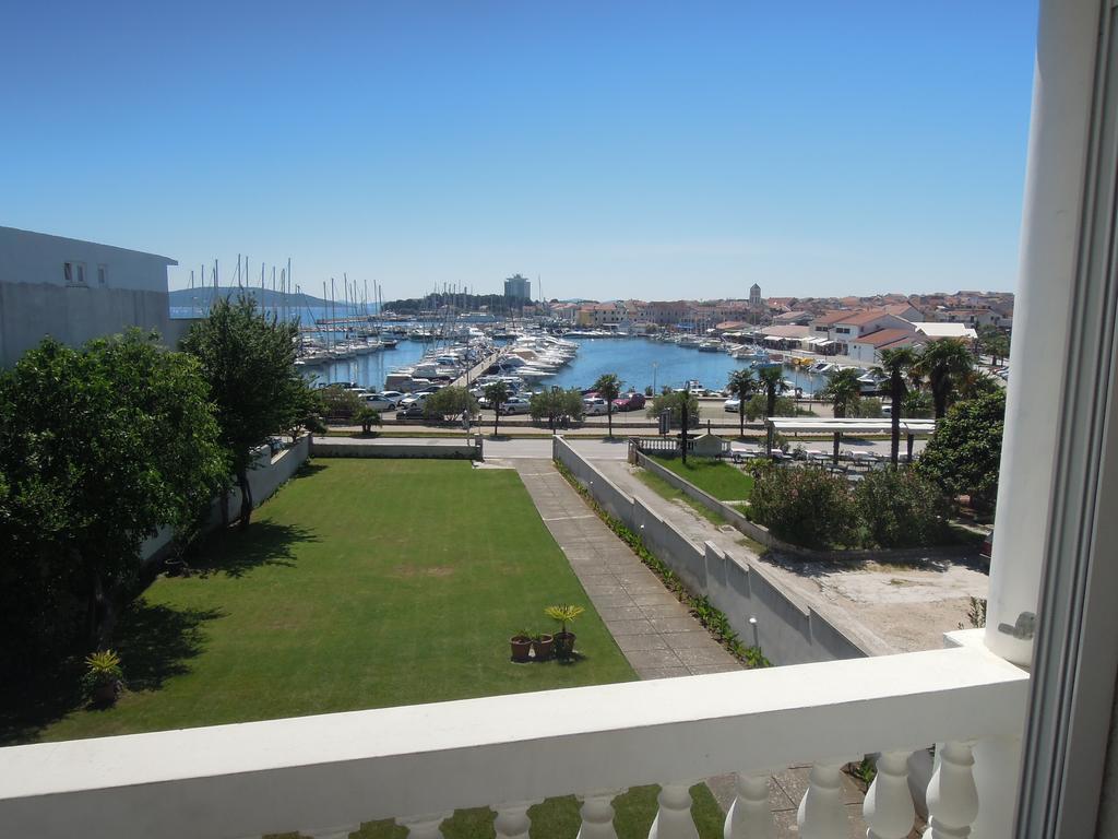 Apartment And Rooms Villa Kolonada 沃迪切 外观 照片