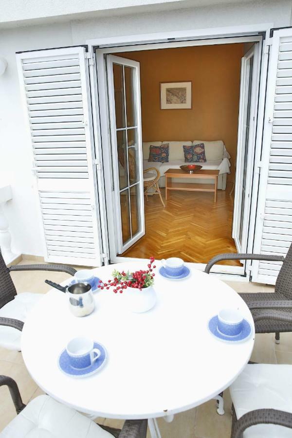 Apartment And Rooms Villa Kolonada 沃迪切 外观 照片